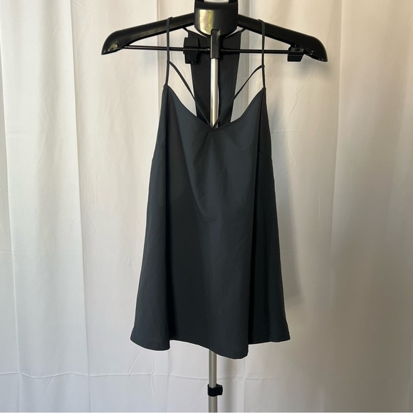 NWT's Under Armour Heat Gear Women's Black Keyhole Back Exercise Tank, Large - Picture 1 of 6